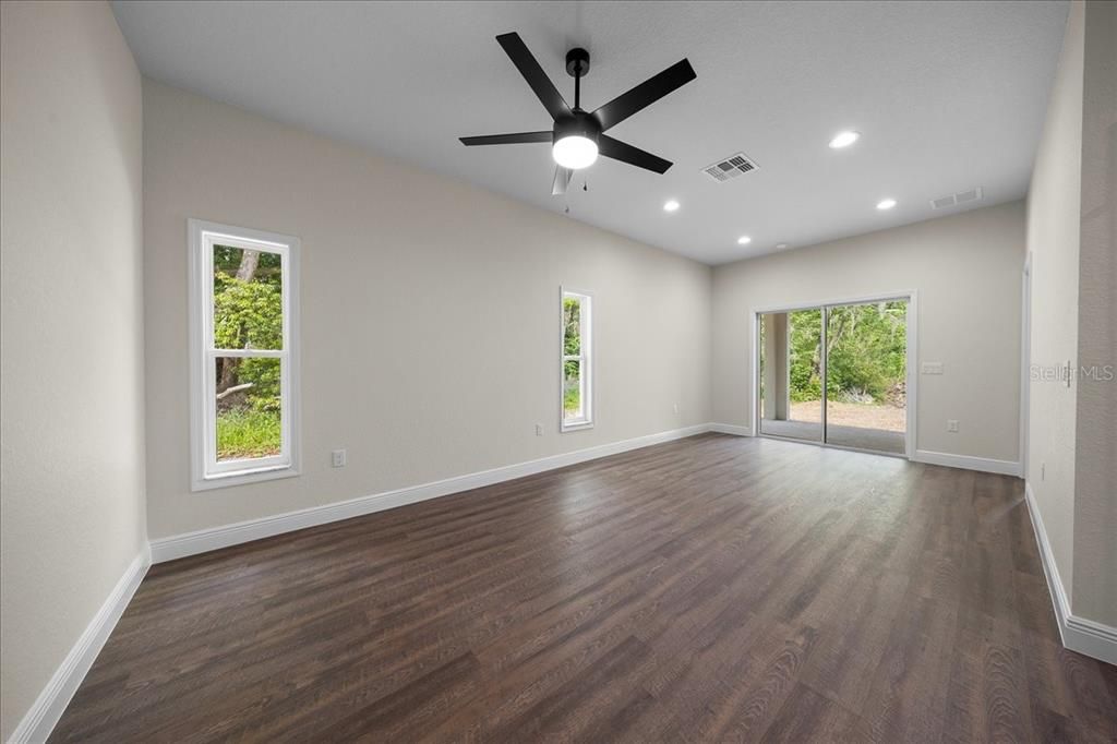 For Sale: $524,900 (6 beds, 0 baths, 2580 Square Feet)