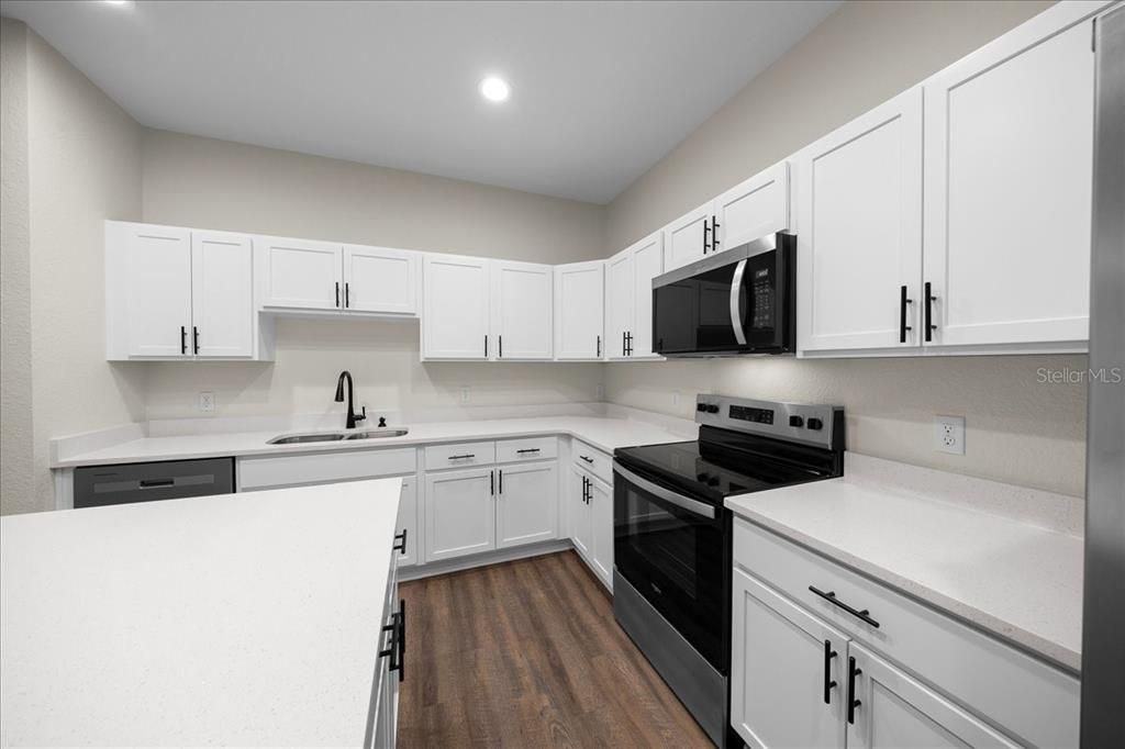 For Sale: $524,900 (6 beds, 0 baths, 2580 Square Feet)