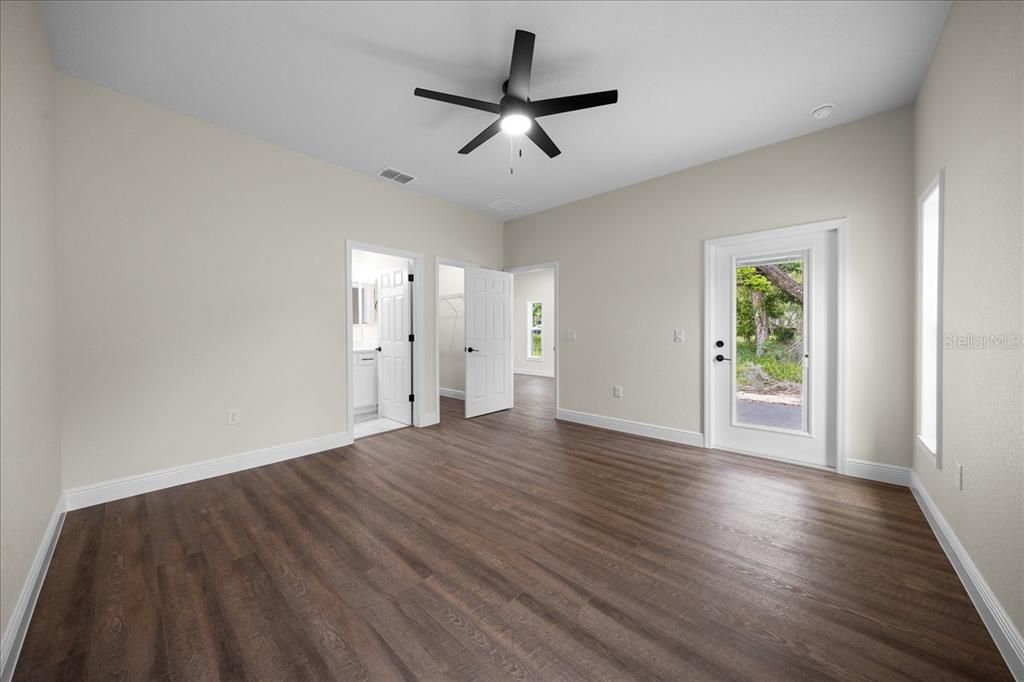 For Sale: $524,900 (6 beds, 0 baths, 2580 Square Feet)