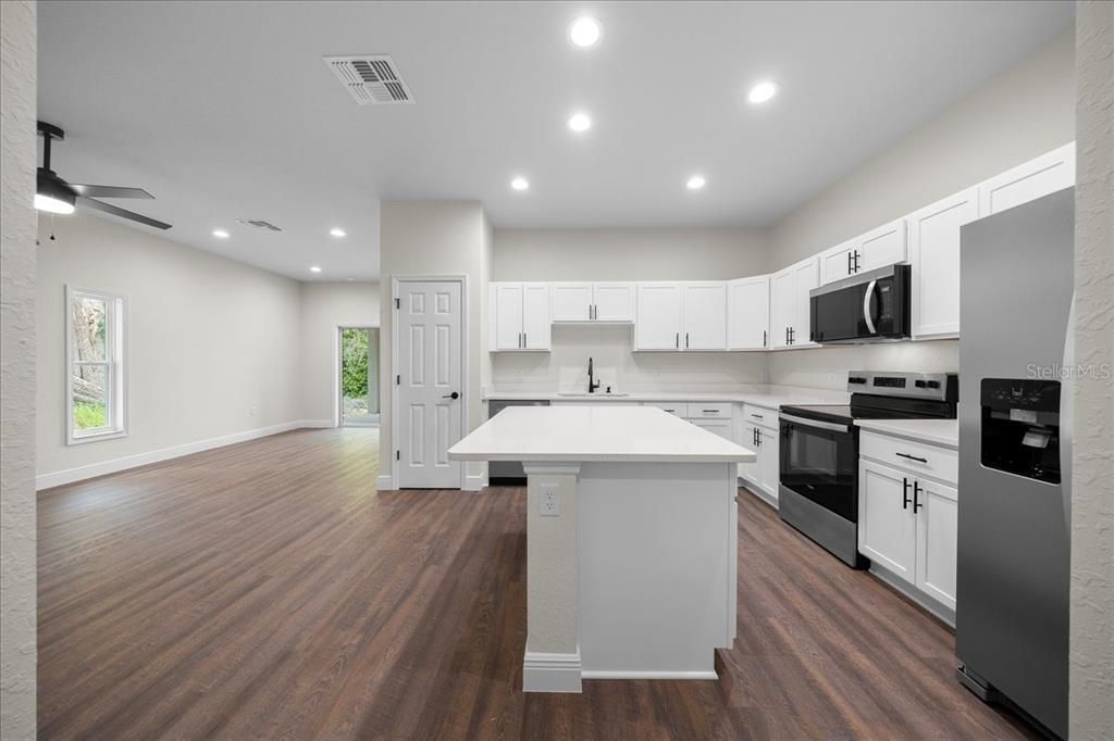 For Sale: $524,900 (6 beds, 0 baths, 2580 Square Feet)