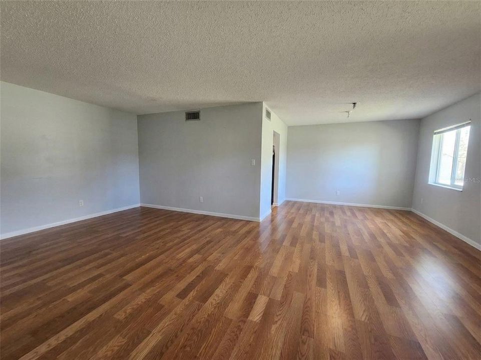 Active With Contract: $126,000 (3 beds, 2 baths, 1304 Square Feet)