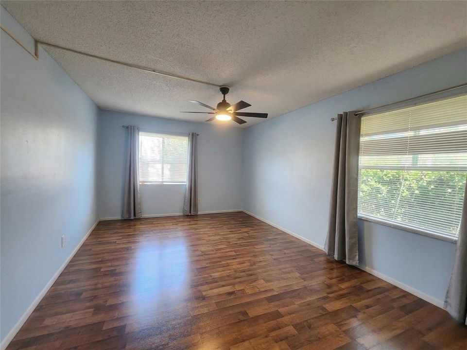 Active With Contract: $126,000 (3 beds, 2 baths, 1304 Square Feet)