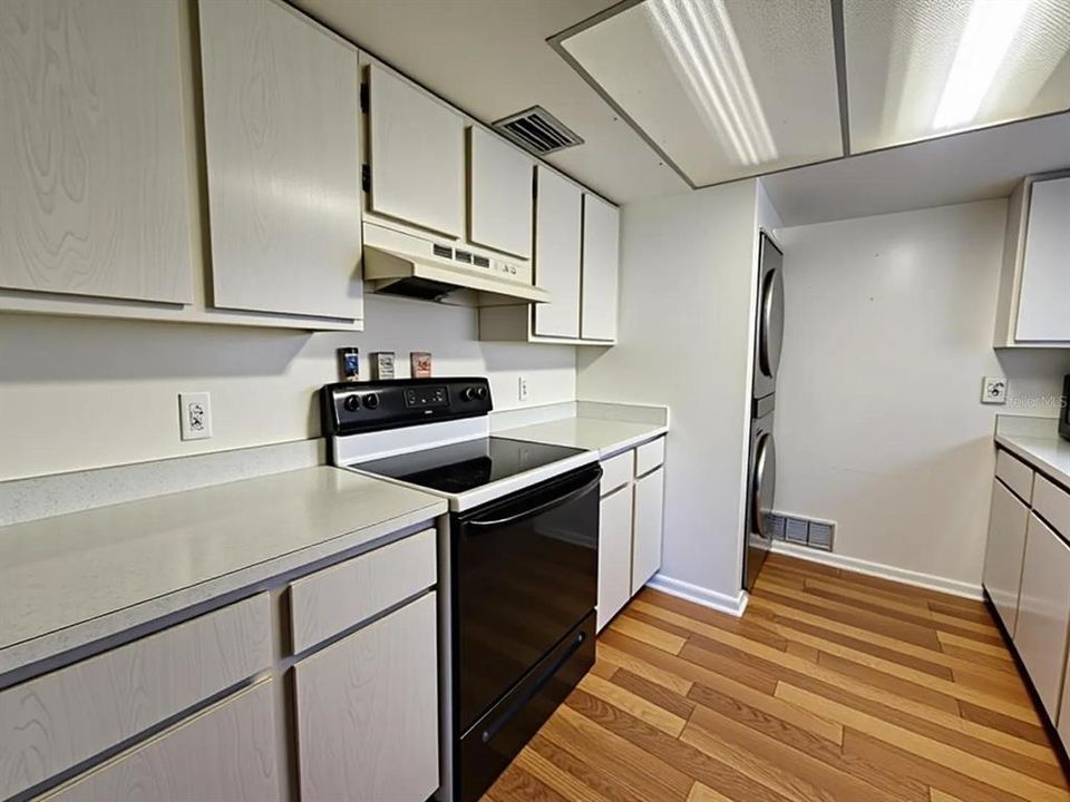 Active With Contract: $126,000 (3 beds, 2 baths, 1304 Square Feet)