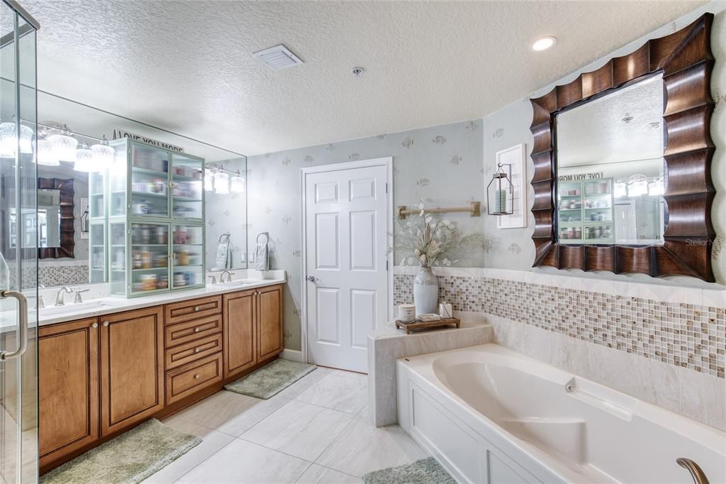 待售: $983,241 (3 贝兹, 3 浴室, 2570 平方英尺)