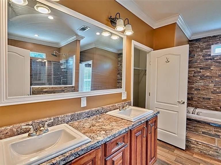 For Sale: $274,993 (4 beds, 2 baths, 2280 Square Feet)