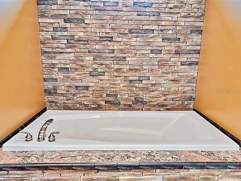 For Sale: $274,993 (4 beds, 2 baths, 2280 Square Feet)