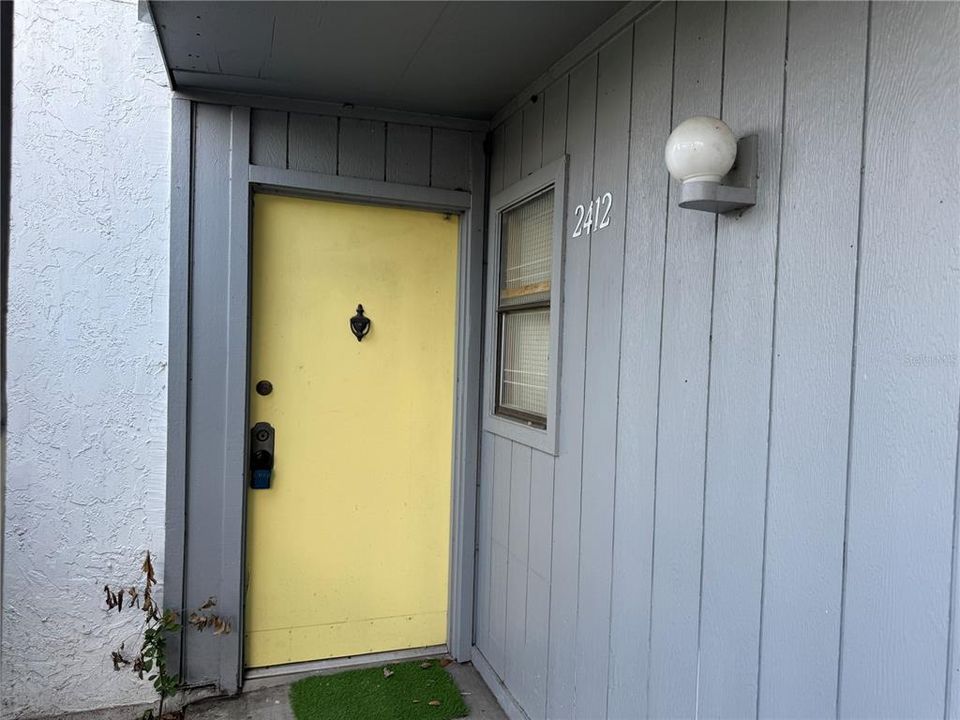 合同活跃: $65,900 (3 贝兹, 2 浴室, 1198 平方英尺)