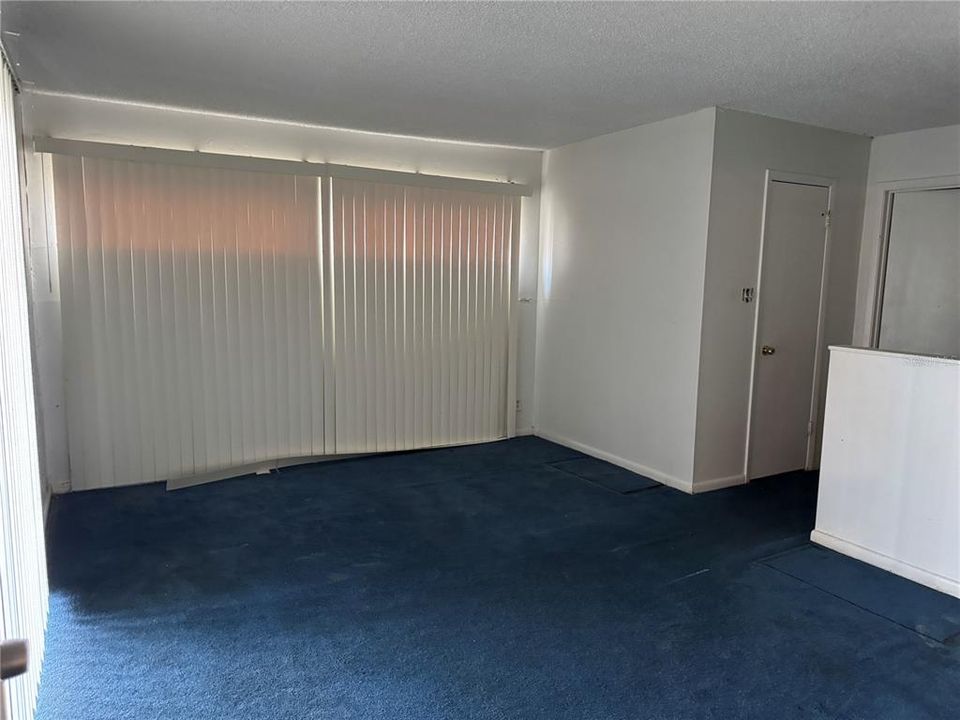 合同活跃: $65,900 (3 贝兹, 2 浴室, 1198 平方英尺)