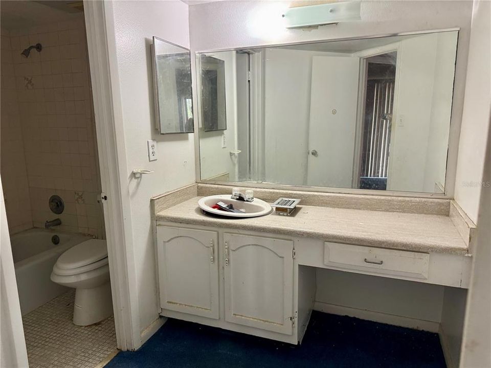 合同活跃: $65,900 (3 贝兹, 2 浴室, 1198 平方英尺)