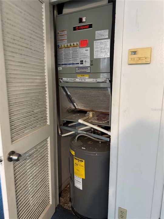 合同活跃: $65,900 (3 贝兹, 2 浴室, 1198 平方英尺)