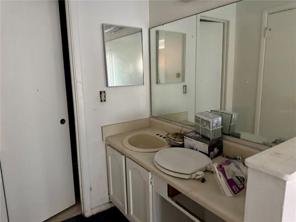 合同活跃: $65,900 (3 贝兹, 2 浴室, 1198 平方英尺)