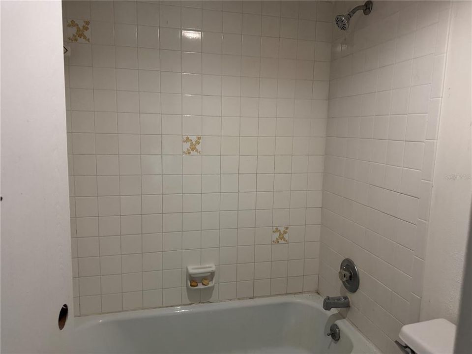 合同活跃: $65,900 (3 贝兹, 2 浴室, 1198 平方英尺)