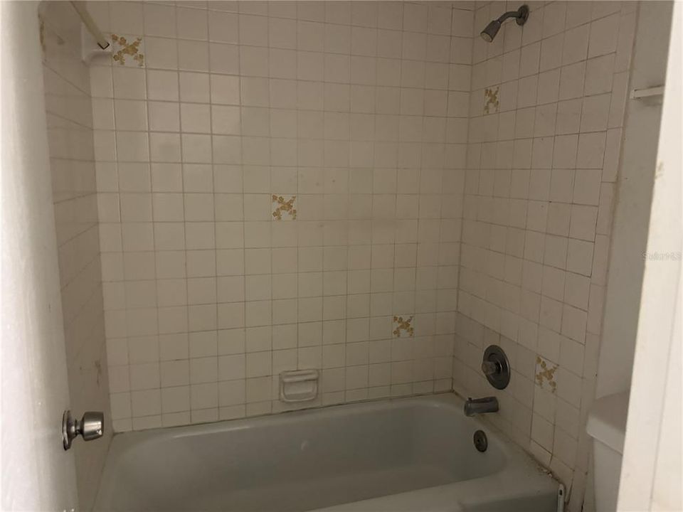 合同活跃: $65,900 (3 贝兹, 2 浴室, 1198 平方英尺)