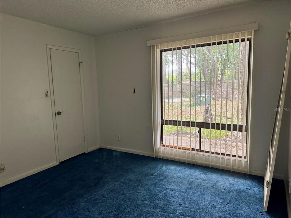 合同活跃: $65,900 (3 贝兹, 2 浴室, 1198 平方英尺)