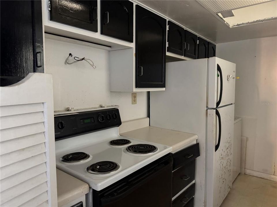 合同活跃: $65,900 (3 贝兹, 2 浴室, 1198 平方英尺)