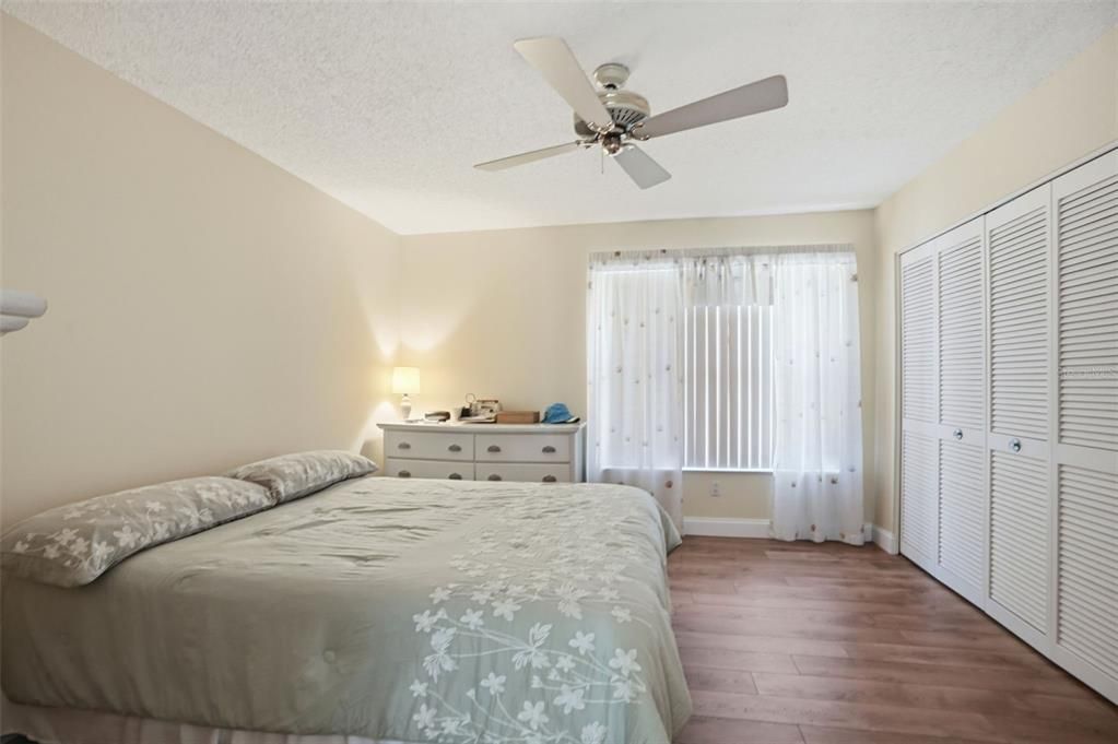 待售: $239,000 (2 贝兹, 2 浴室, 1054 平方英尺)