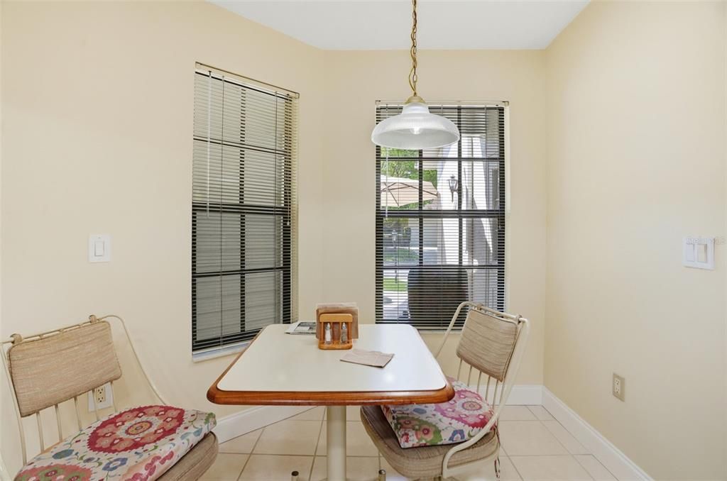 待售: $239,000 (2 贝兹, 2 浴室, 1054 平方英尺)