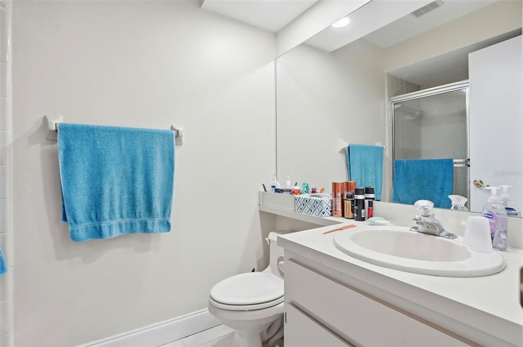 待售: $239,000 (2 贝兹, 2 浴室, 1054 平方英尺)