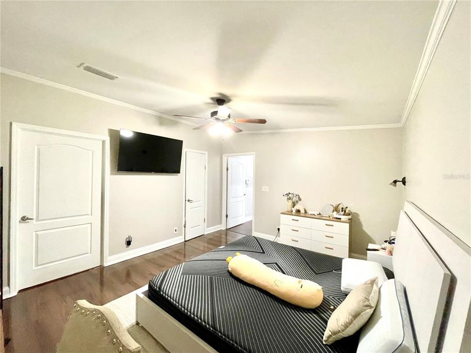 For Sale: $695,000 (3 beds, 2 baths, 1920 Square Feet)