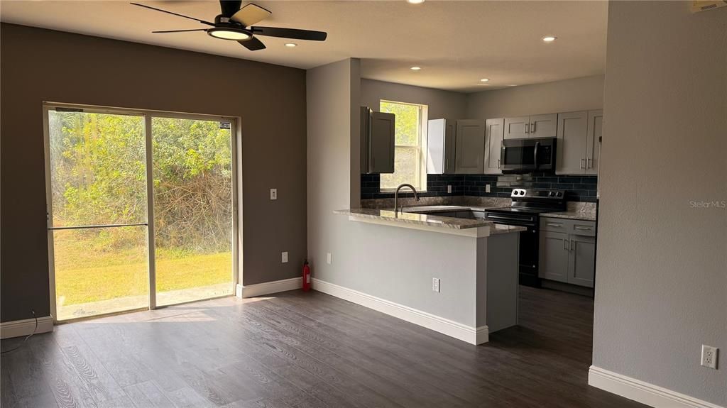 待售: $269,000 (2 贝兹, 2 浴室, 1333 平方英尺)