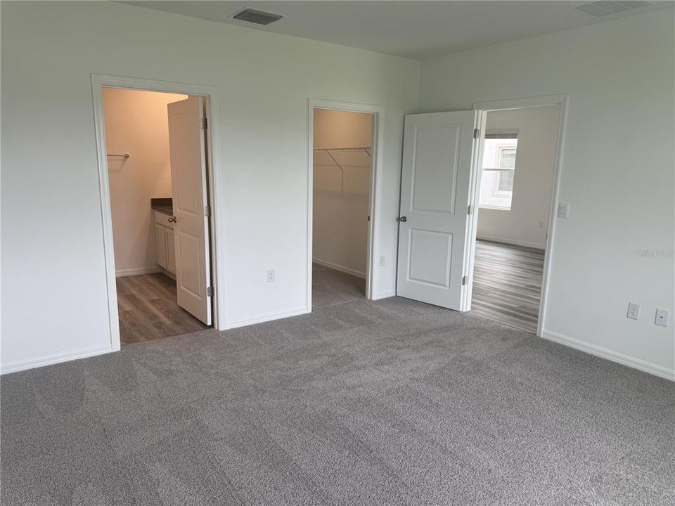 Activo con contrato: $2,350 (3 camas, 2 baños, 1560 Pies cuadrados)
