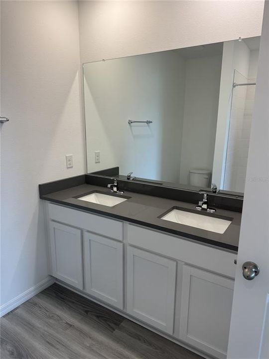 Activo con contrato: $2,350 (3 camas, 2 baños, 1560 Pies cuadrados)