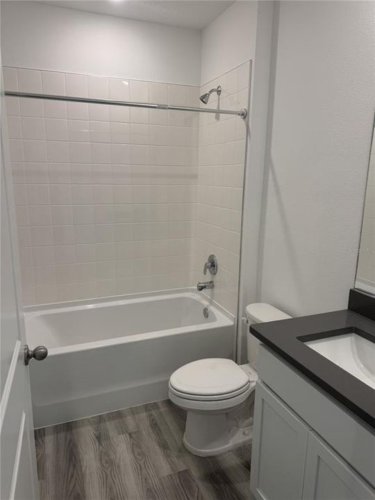 Activo con contrato: $2,350 (3 camas, 2 baños, 1560 Pies cuadrados)
