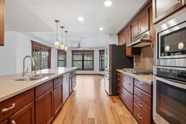 For Sale: $994,500 (3 beds, 2 baths, 1914 Square Feet)