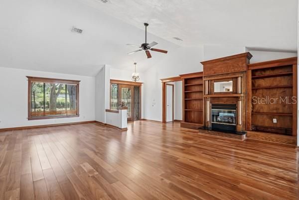 For Sale: $994,500 (3 beds, 2 baths, 1914 Square Feet)