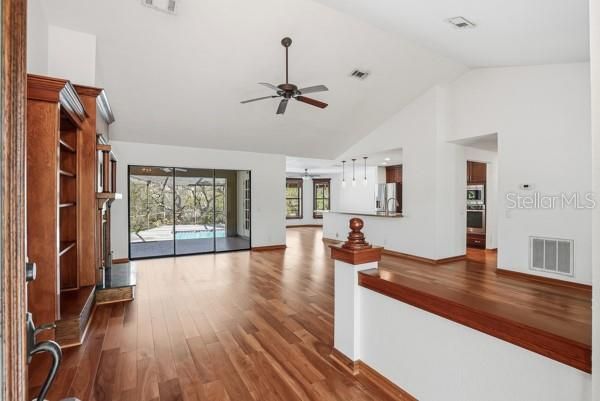 For Sale: $994,500 (3 beds, 2 baths, 1914 Square Feet)