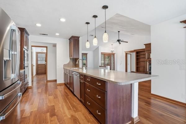 For Sale: $994,500 (3 beds, 2 baths, 1914 Square Feet)