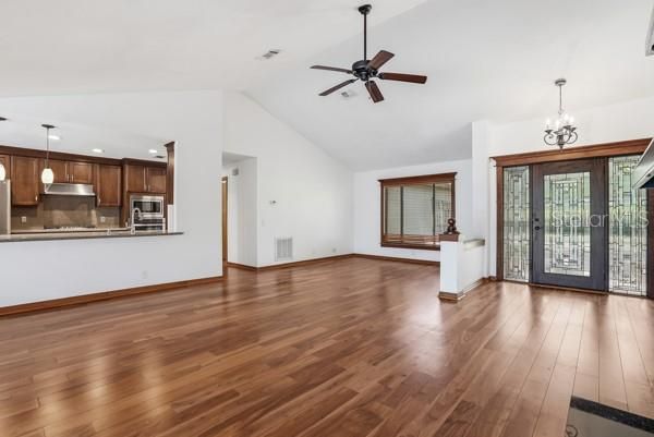 For Sale: $994,500 (3 beds, 2 baths, 1914 Square Feet)