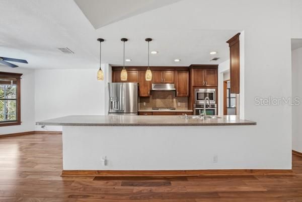For Sale: $994,500 (3 beds, 2 baths, 1914 Square Feet)