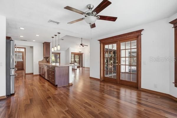 For Sale: $994,500 (3 beds, 2 baths, 1914 Square Feet)