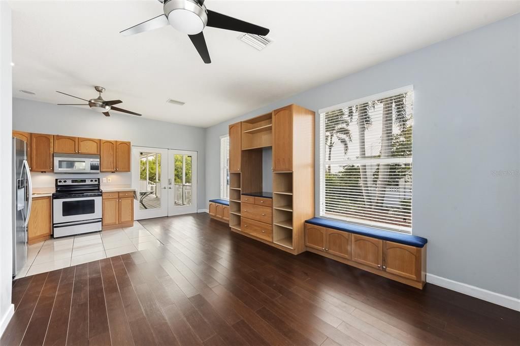 En Venta: $799,900 (3 camas, 3 baños, 2235 Pies cuadrados)