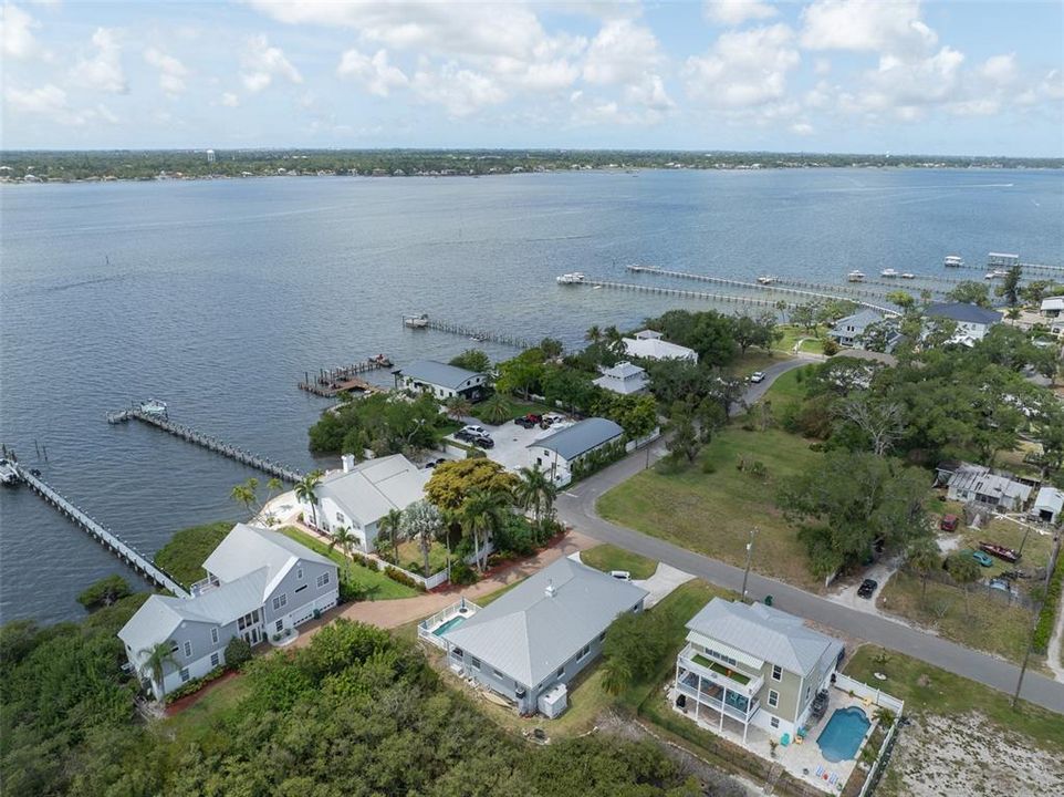 En Venta: $799,900 (3 camas, 3 baños, 2235 Pies cuadrados)