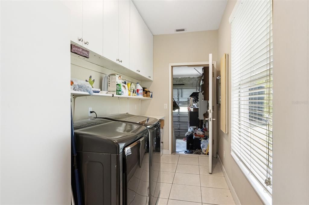 En Venta: $799,900 (3 camas, 3 baños, 2235 Pies cuadrados)