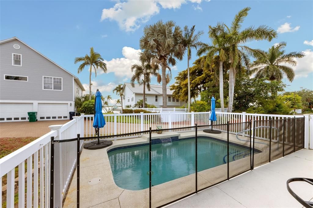 En Venta: $799,900 (3 camas, 3 baños, 2235 Pies cuadrados)