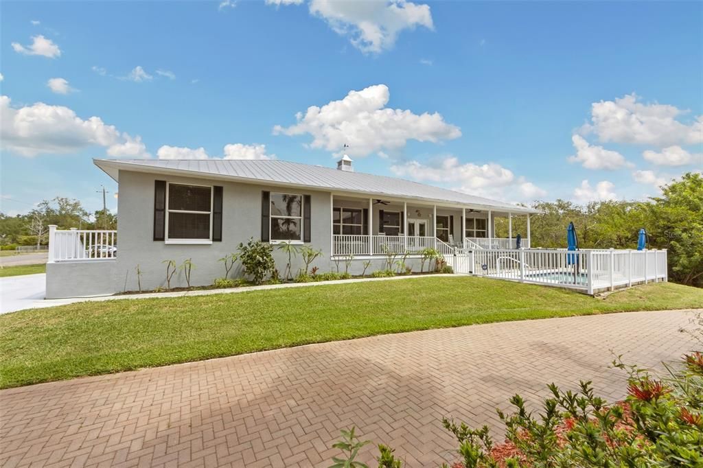 En Venta: $799,900 (3 camas, 3 baños, 2235 Pies cuadrados)