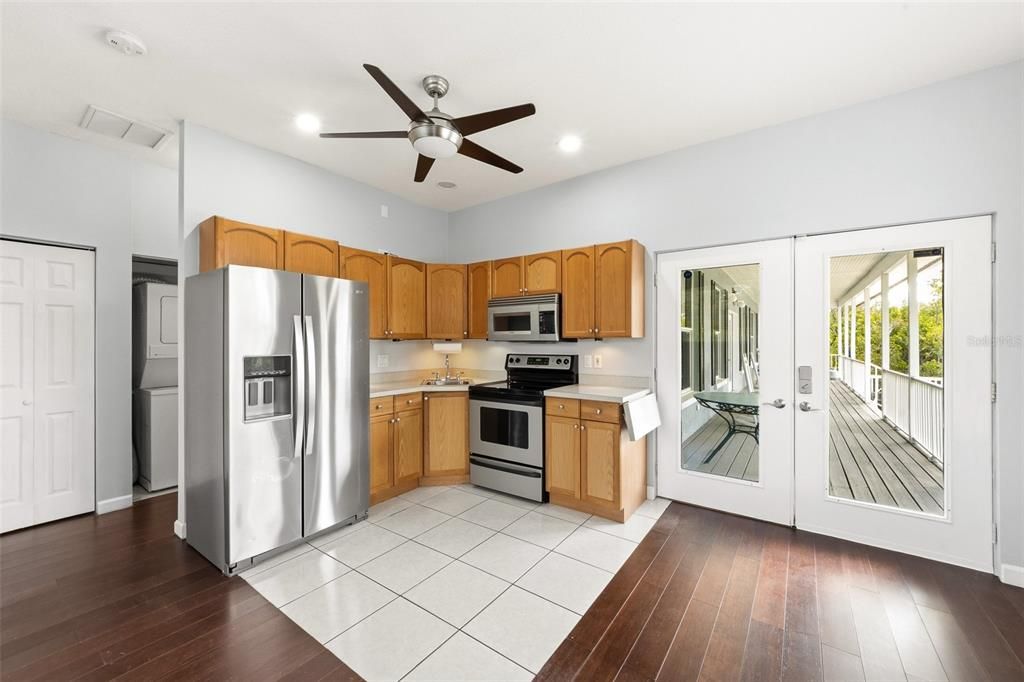 En Venta: $799,900 (3 camas, 3 baños, 2235 Pies cuadrados)