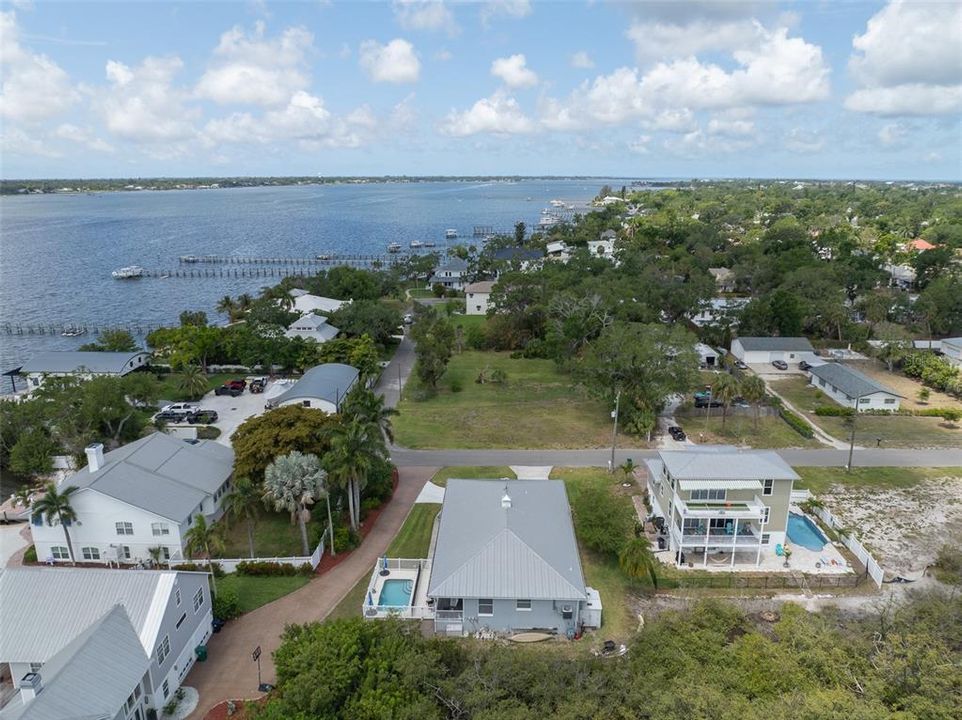 En Venta: $799,900 (3 camas, 3 baños, 2235 Pies cuadrados)