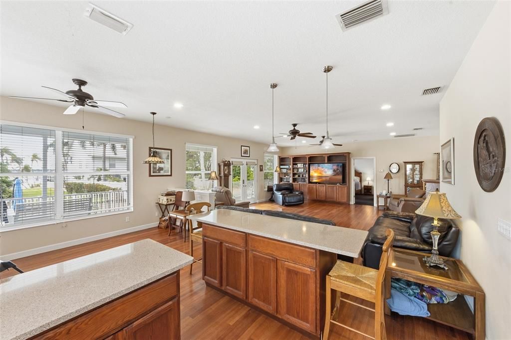 En Venta: $799,900 (3 camas, 3 baños, 2235 Pies cuadrados)