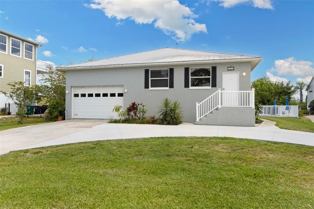 En Venta: $799,900 (3 camas, 3 baños, 2235 Pies cuadrados)