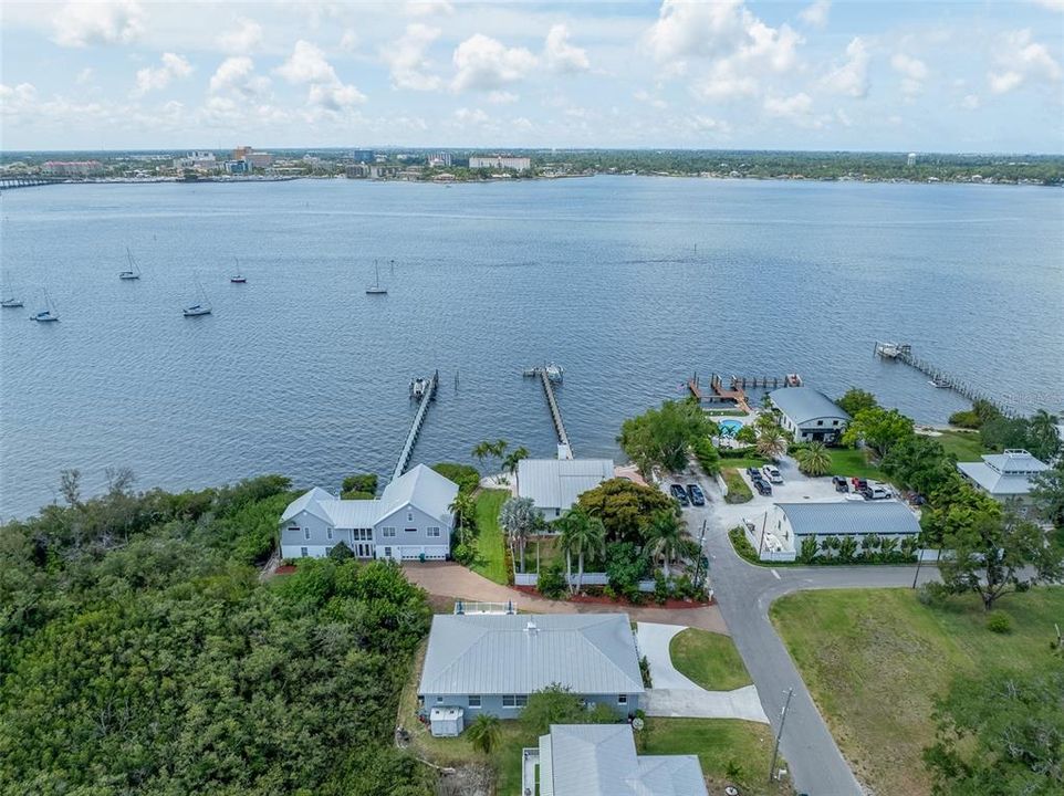 En Venta: $799,900 (3 camas, 3 baños, 2235 Pies cuadrados)