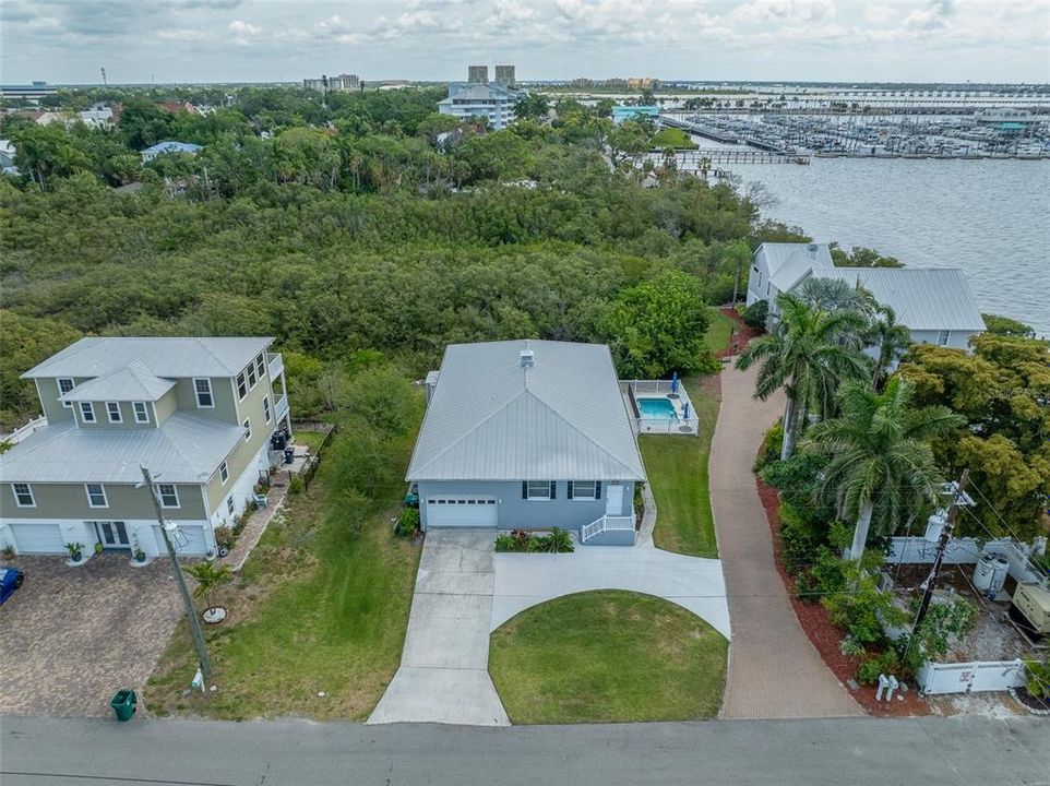 En Venta: $799,900 (3 camas, 3 baños, 2235 Pies cuadrados)