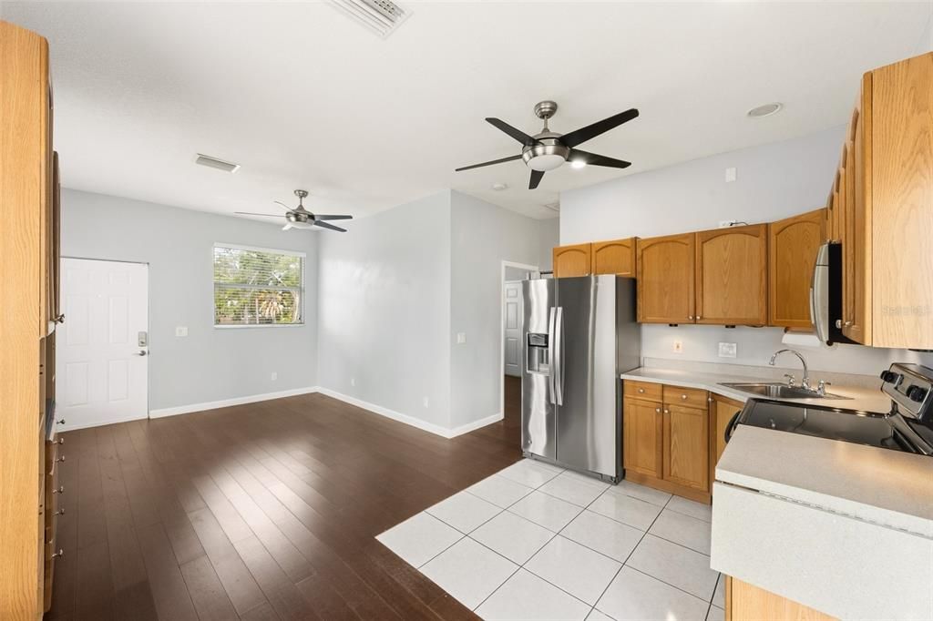 En Venta: $799,900 (3 camas, 3 baños, 2235 Pies cuadrados)