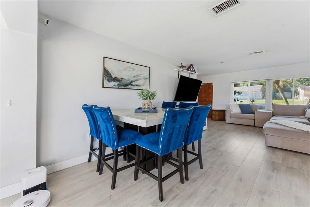 Activo con contrato: $400,000 (3 camas, 2 baños, 1307 Pies cuadrados)