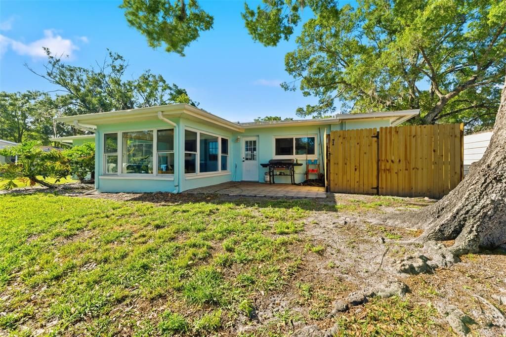 Activo con contrato: $400,000 (3 camas, 2 baños, 1307 Pies cuadrados)