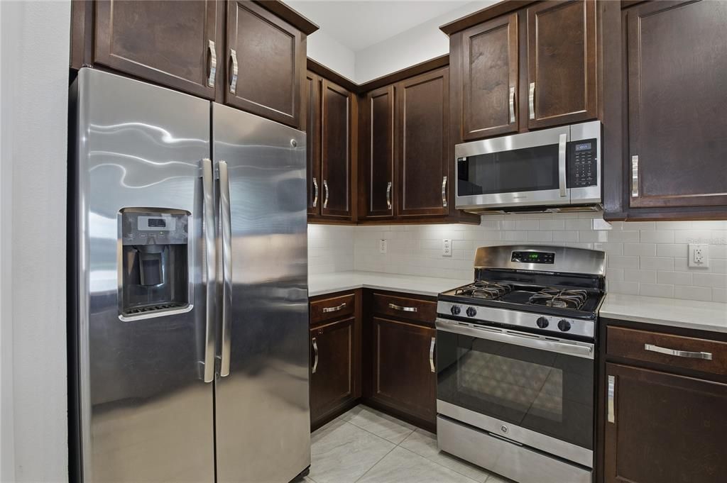 Active With Contract: $2,995 (3 beds, 2 baths, 2072 Square Feet)
