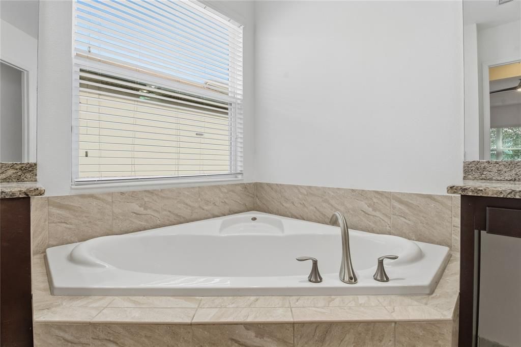 Active With Contract: $2,995 (3 beds, 2 baths, 2072 Square Feet)